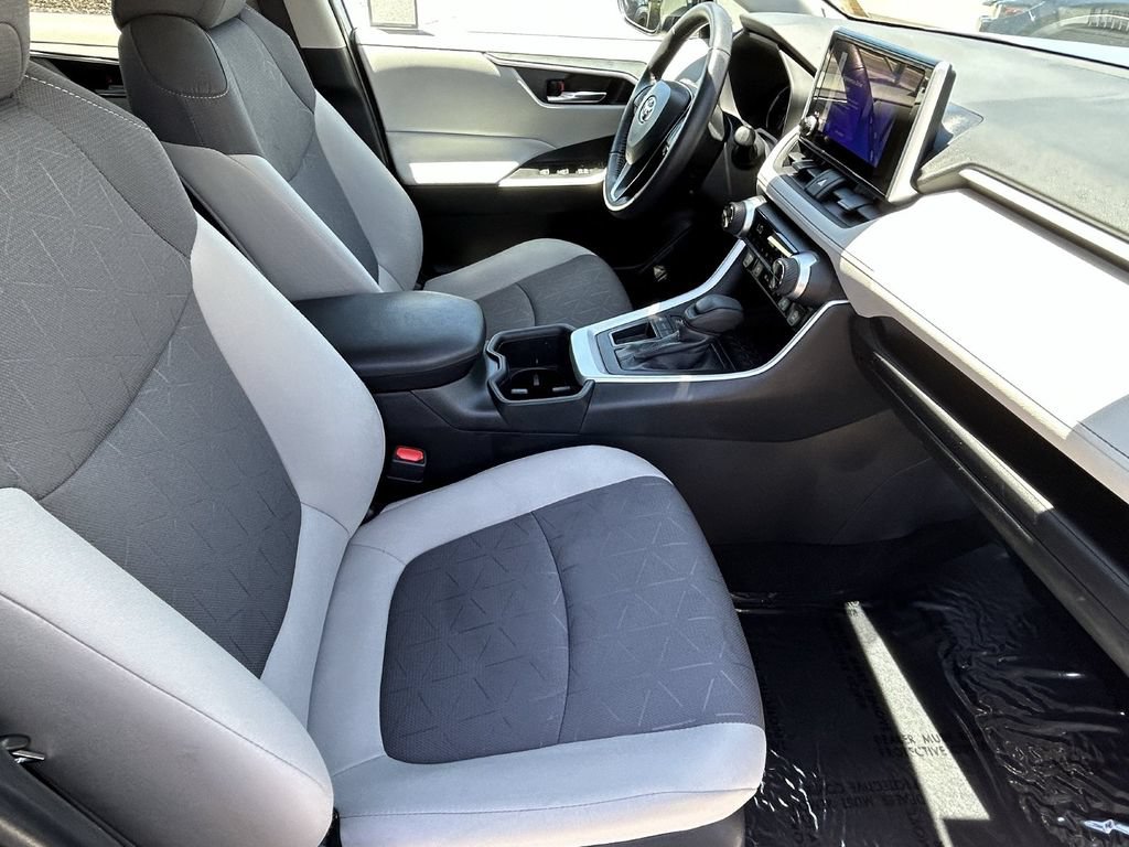 Used 2024 Toyota RAV4 XLE w/ Convenience Package FWD image 11