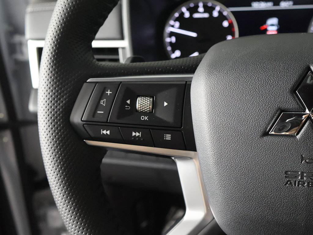 New 2026 Mitsubishi Outlander LE AWD/4WD image 39
