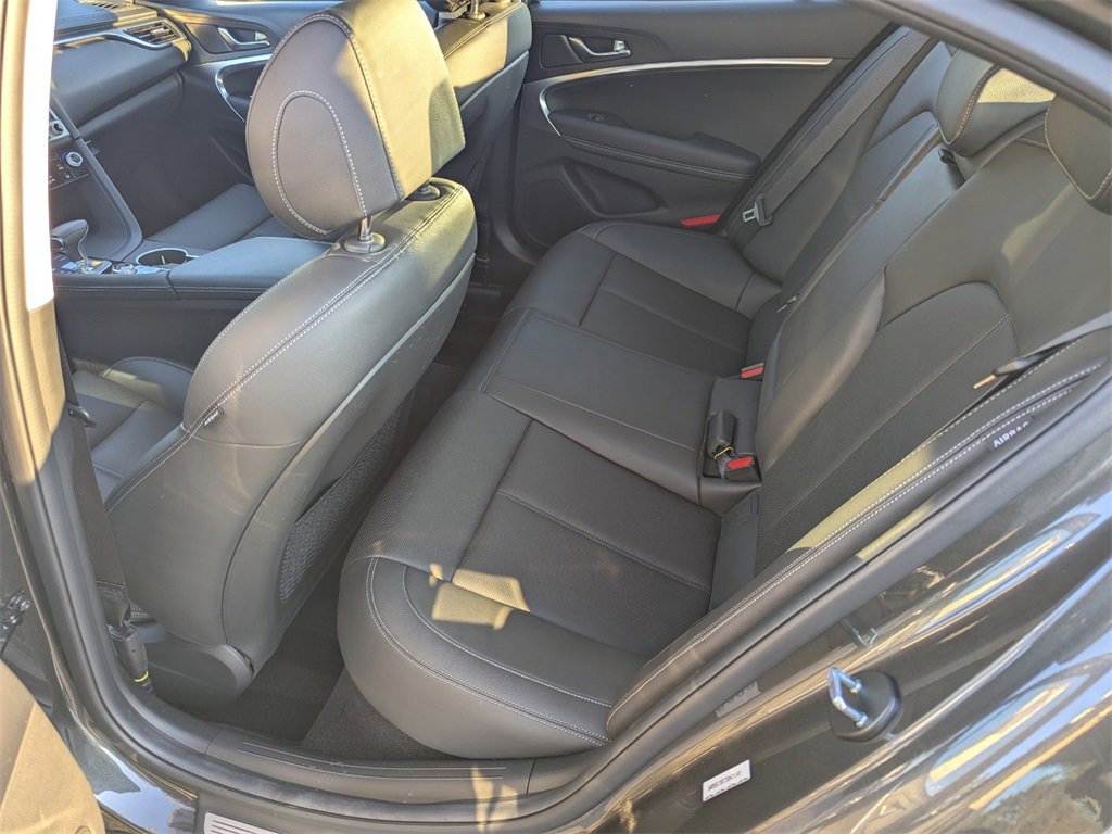 Used 2025 Genesis G70 2.5T image 17