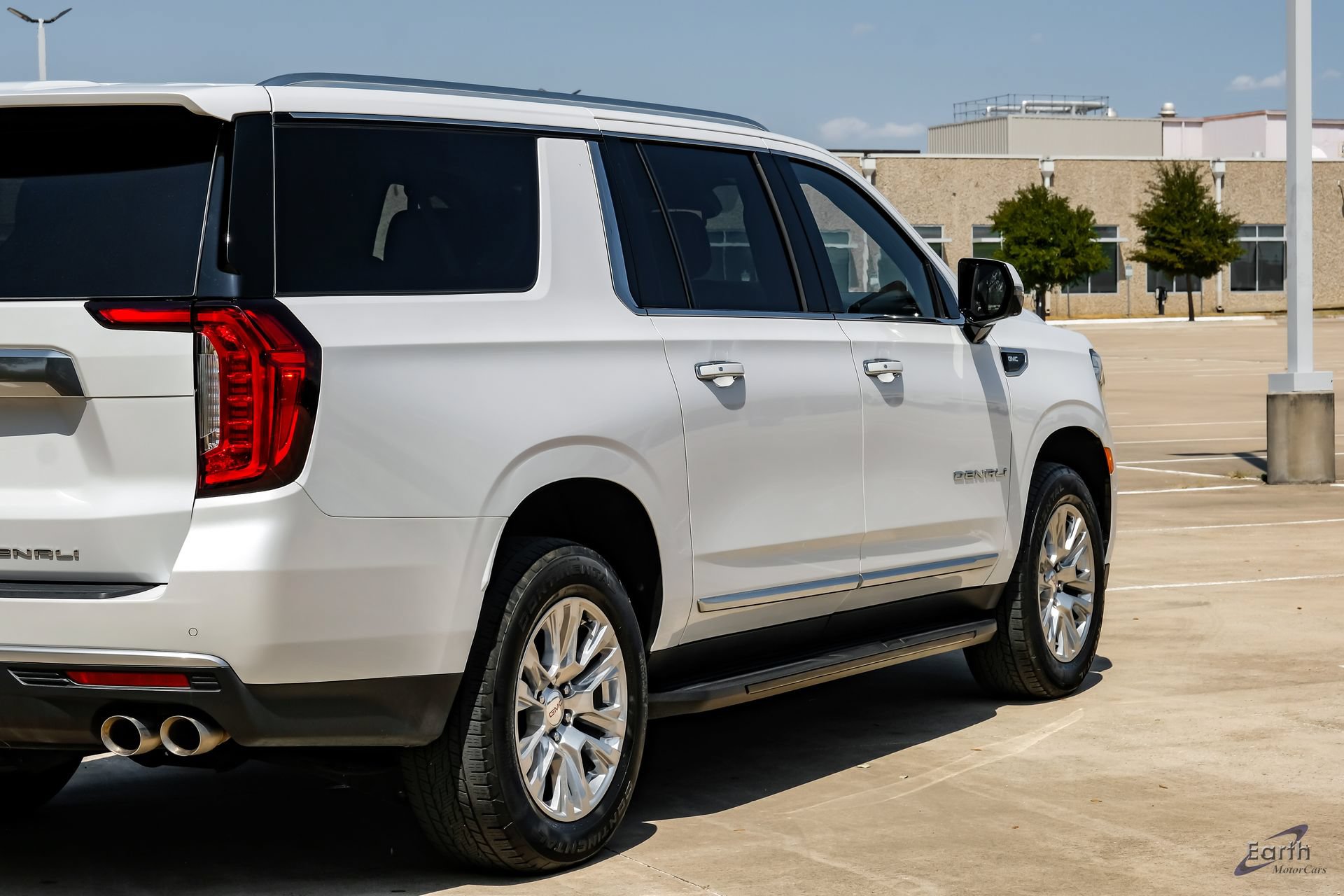 Used 2024 GMC Yukon XL Denali AWD/4WD image 18