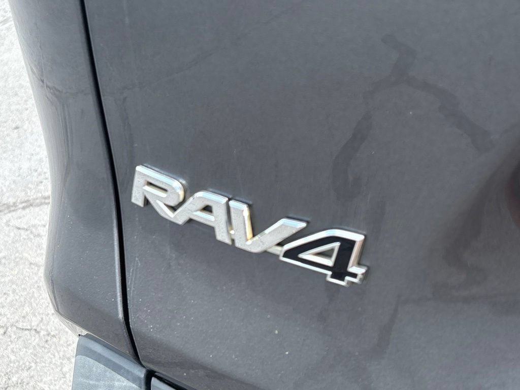 Used 2021 Toyota RAV4 LE FWD image 28