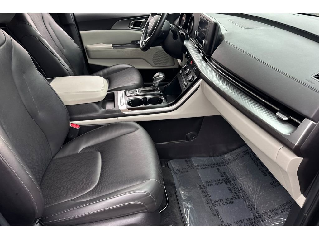 Used 2024 Kia Carnival LX image 18