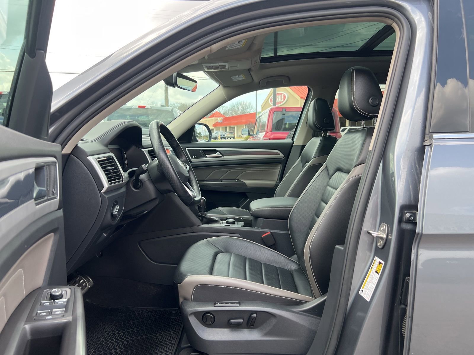 Used 2023 Volkswagen Atlas SEL Premium image 14