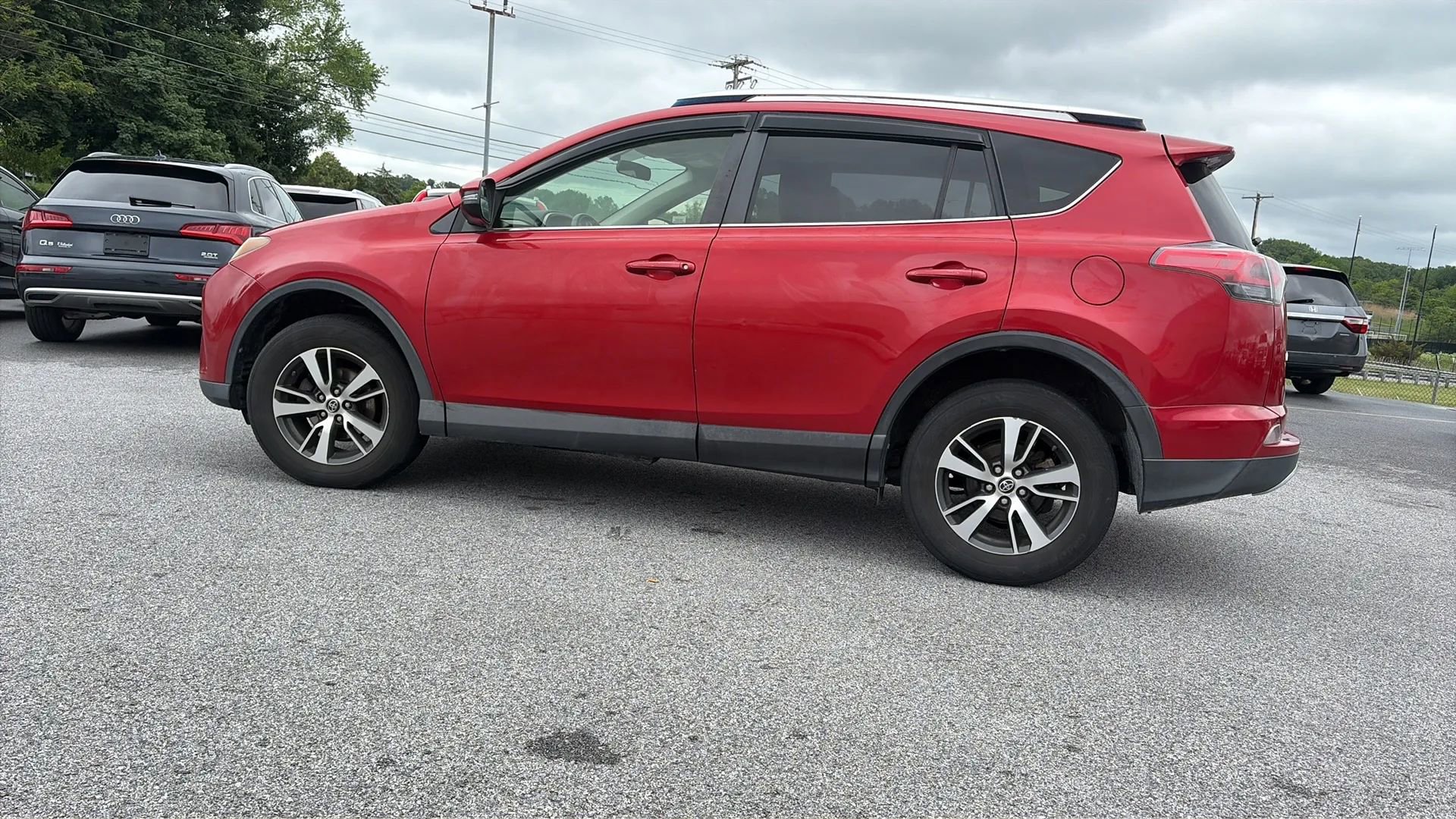 Used 2016 Toyota RAV4 XLE AWD/4WD image 12