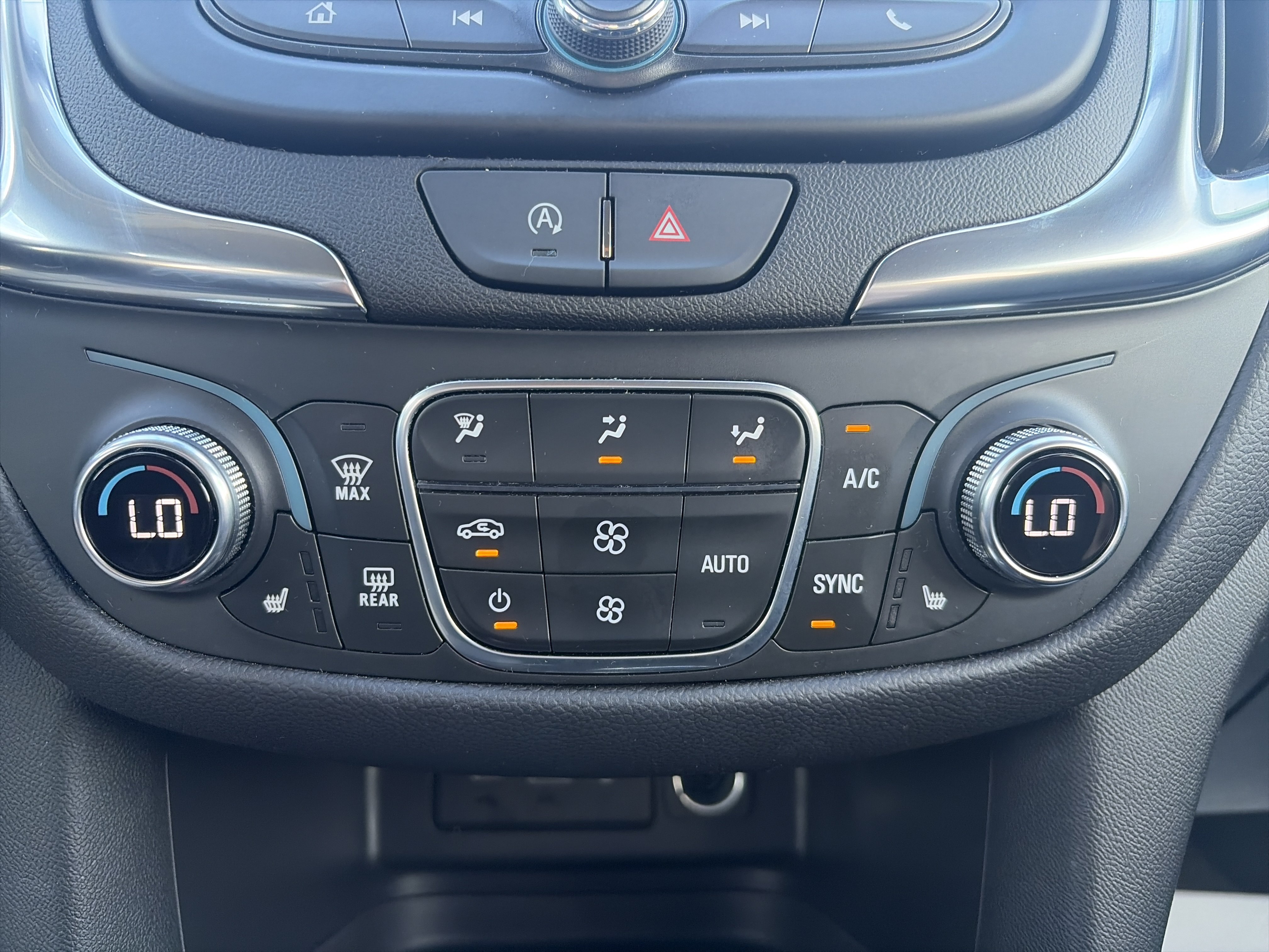 Used 2024 Chevrolet Equinox LT w/ LPO, Floor Liner Package AWD/4WD image 29