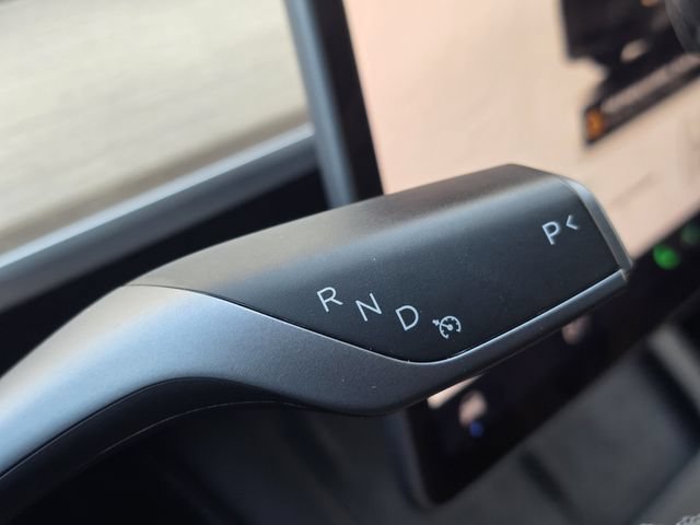 Used 2024 Tesla Model Y Long Range AWD/4WD image 17
