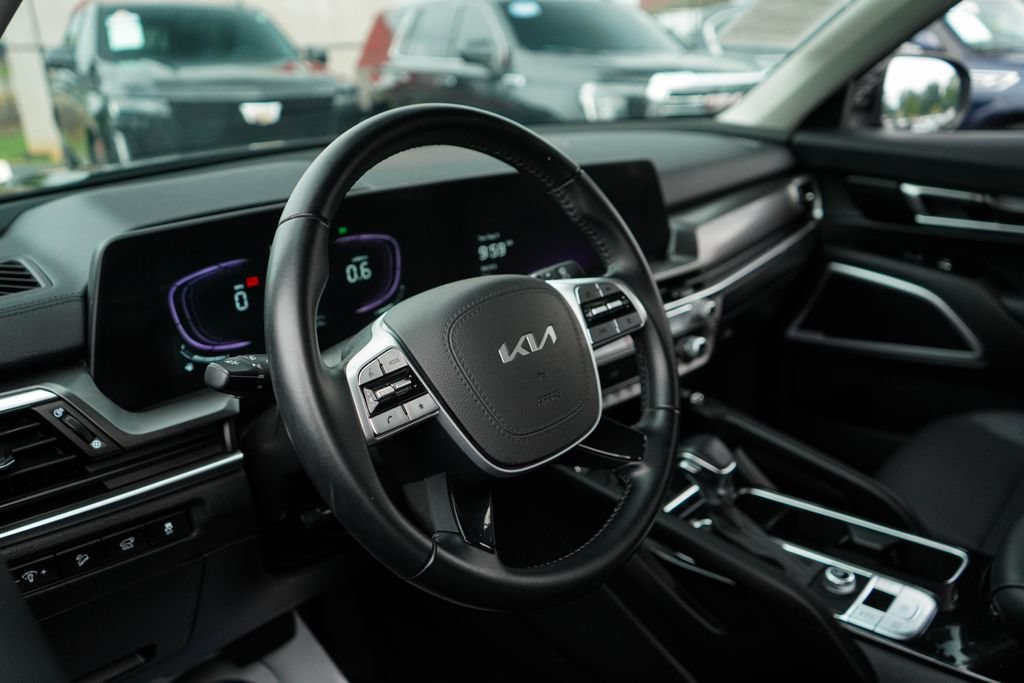 Used 2025 Kia Telluride S FWD image 5
