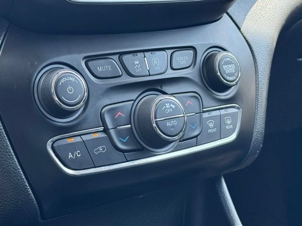 Used 2019 Jeep Cherokee Limited FWD image 16