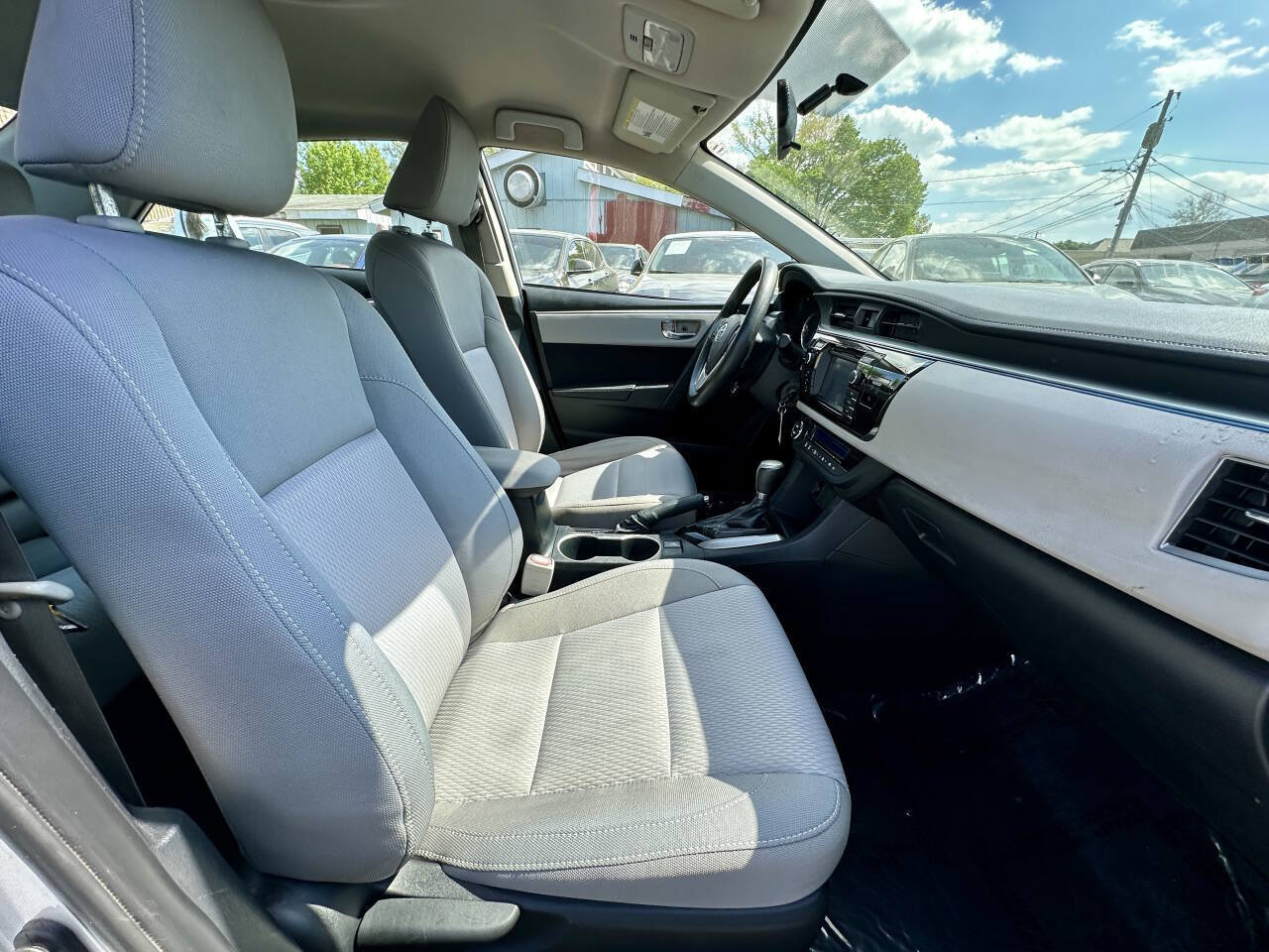 Used 2016 Toyota Corolla LE FWD image 19