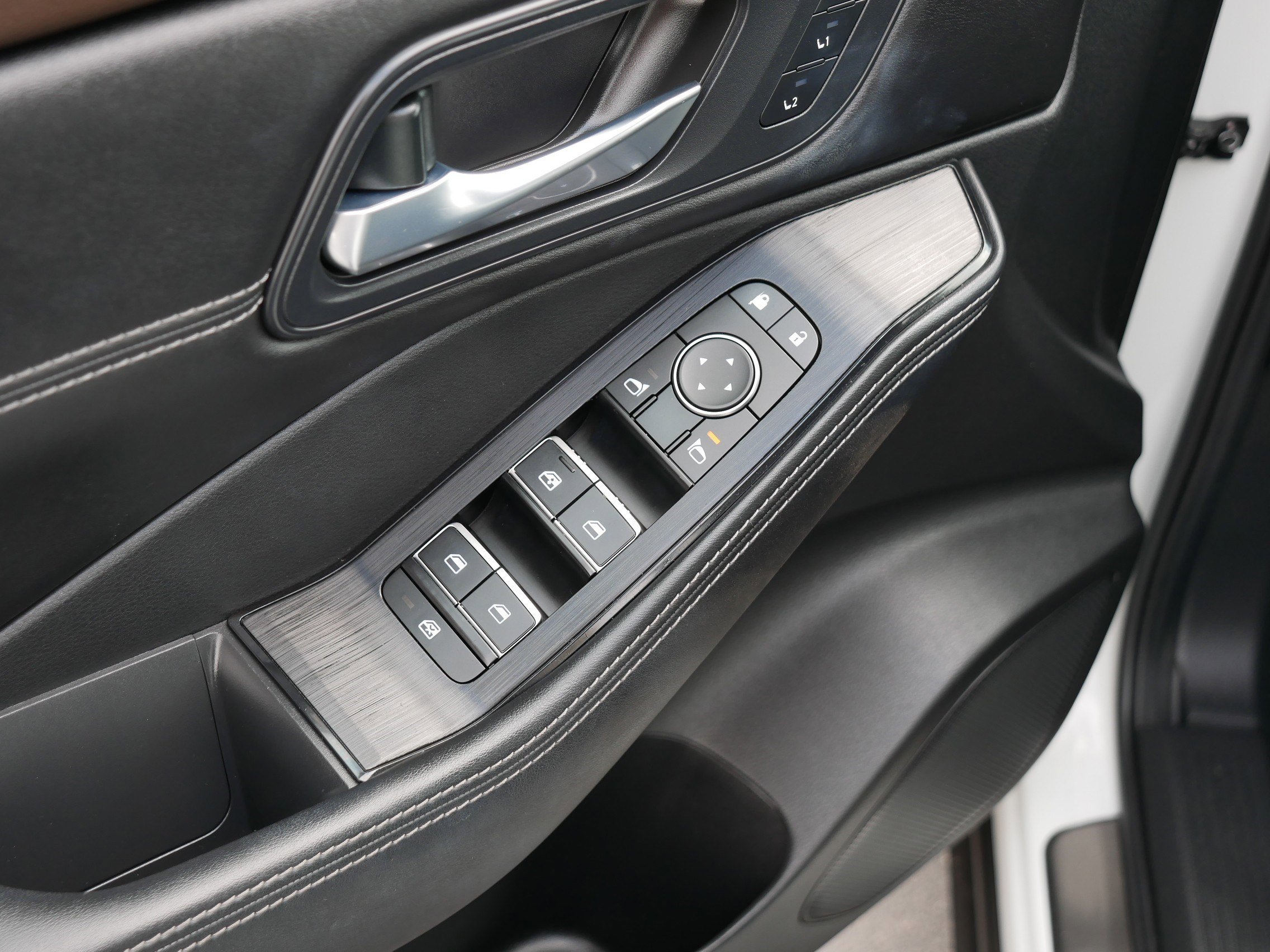 Used 2023 Nissan Rogue SL w/ SL Premium Package image 19
