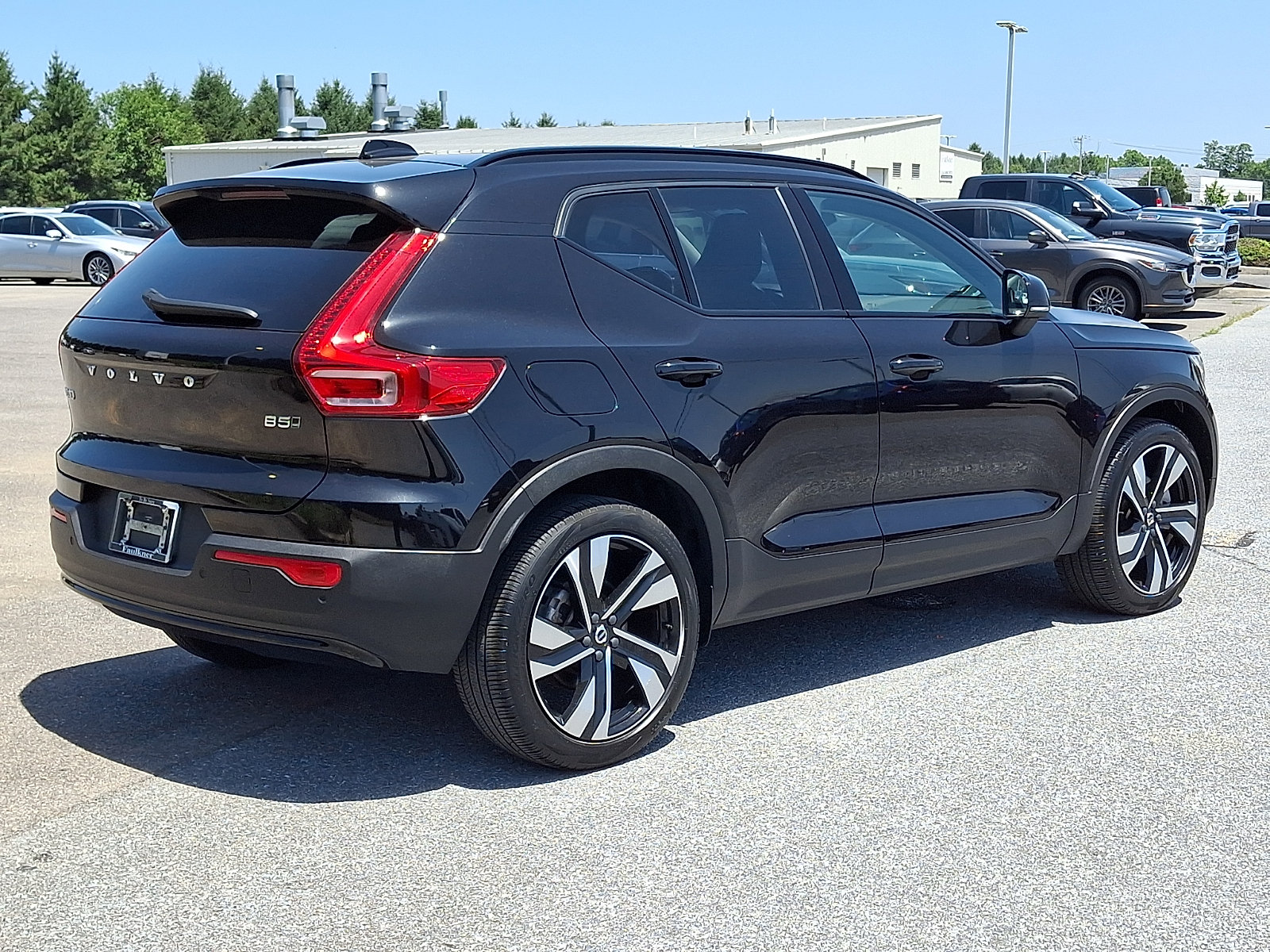 Used 2023 Volvo XC40 B5 Plus w/ Climate Package AWD/4WD image 6