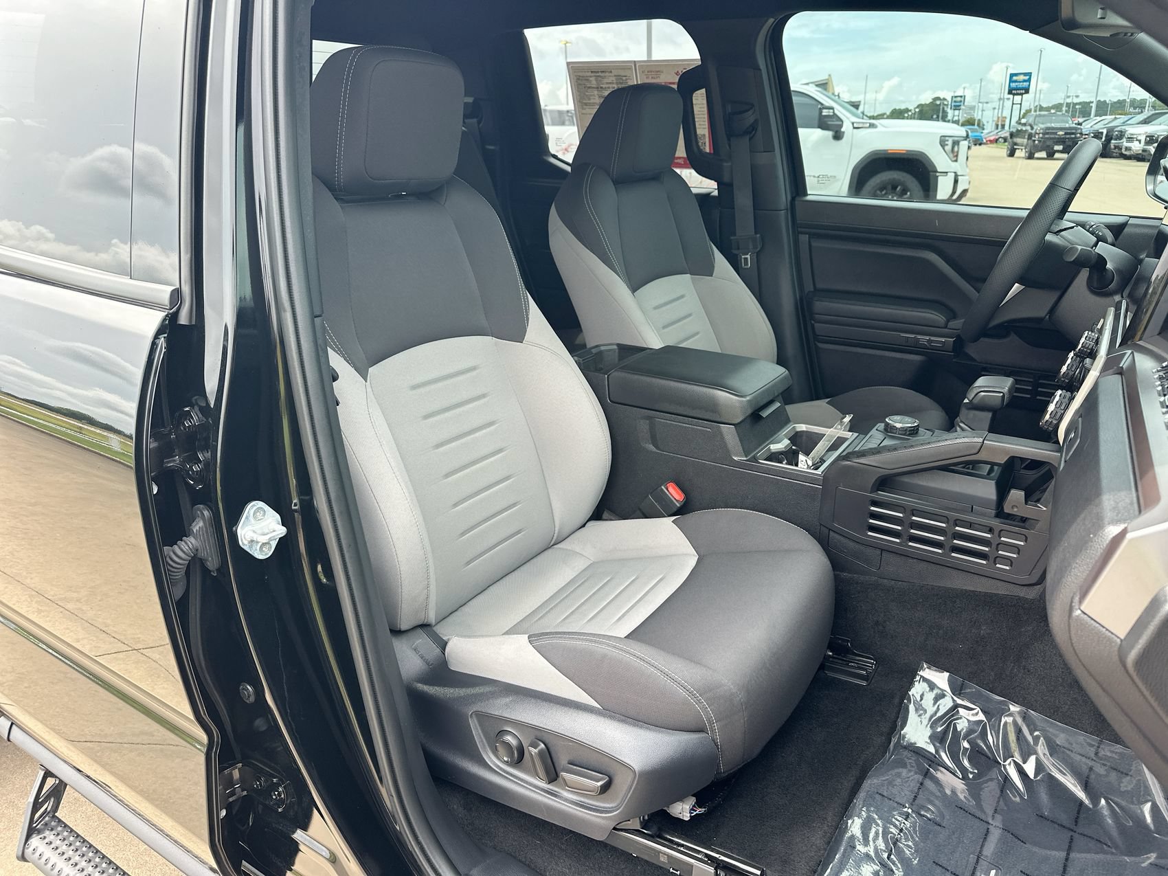 Used 2025 Toyota Tacoma TRD Sport w/ TRD Sport Upgrade Package RWD image 23