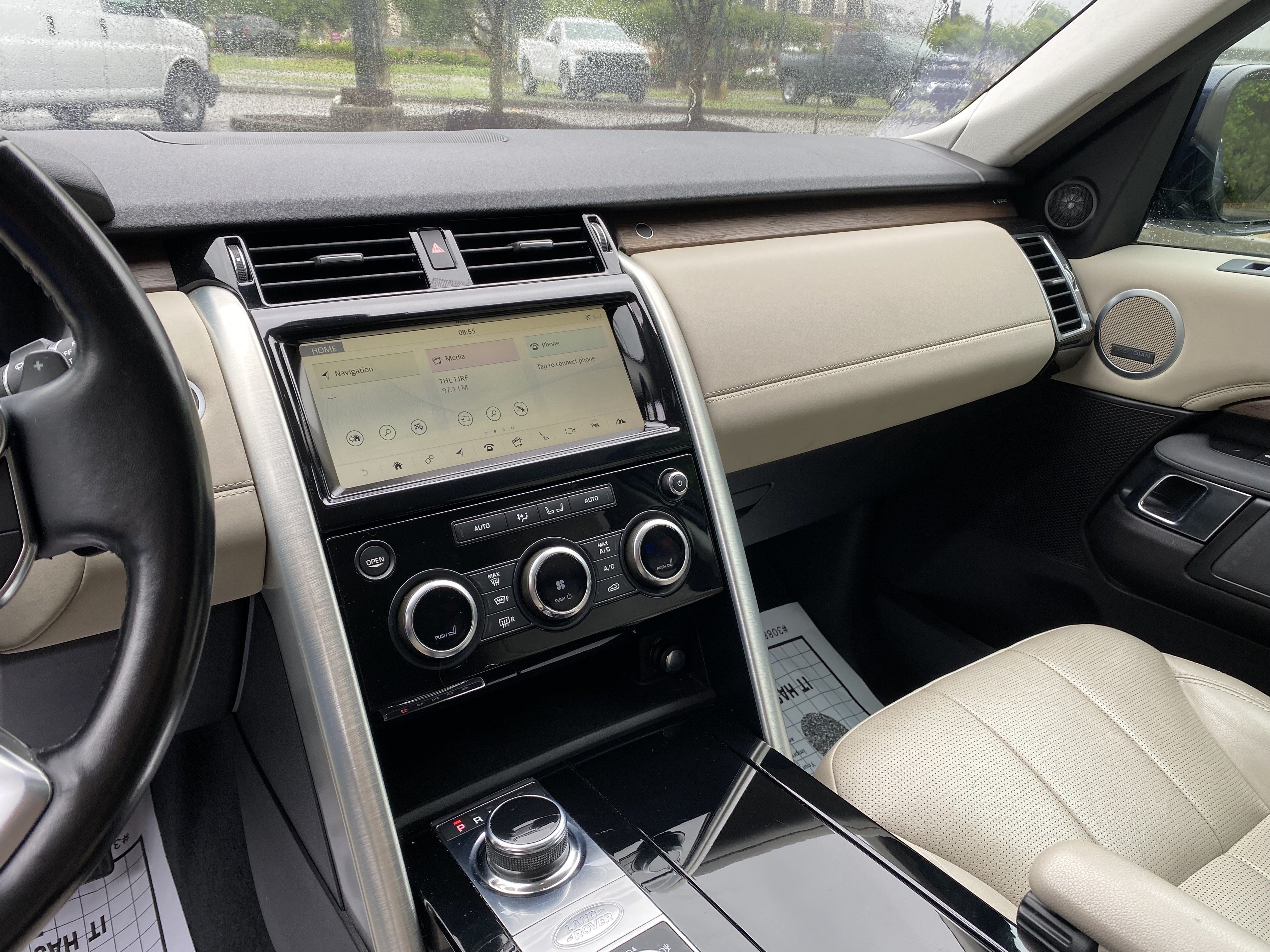 Used 2018 Land Rover Discovery HSE AWD/4WD image 21