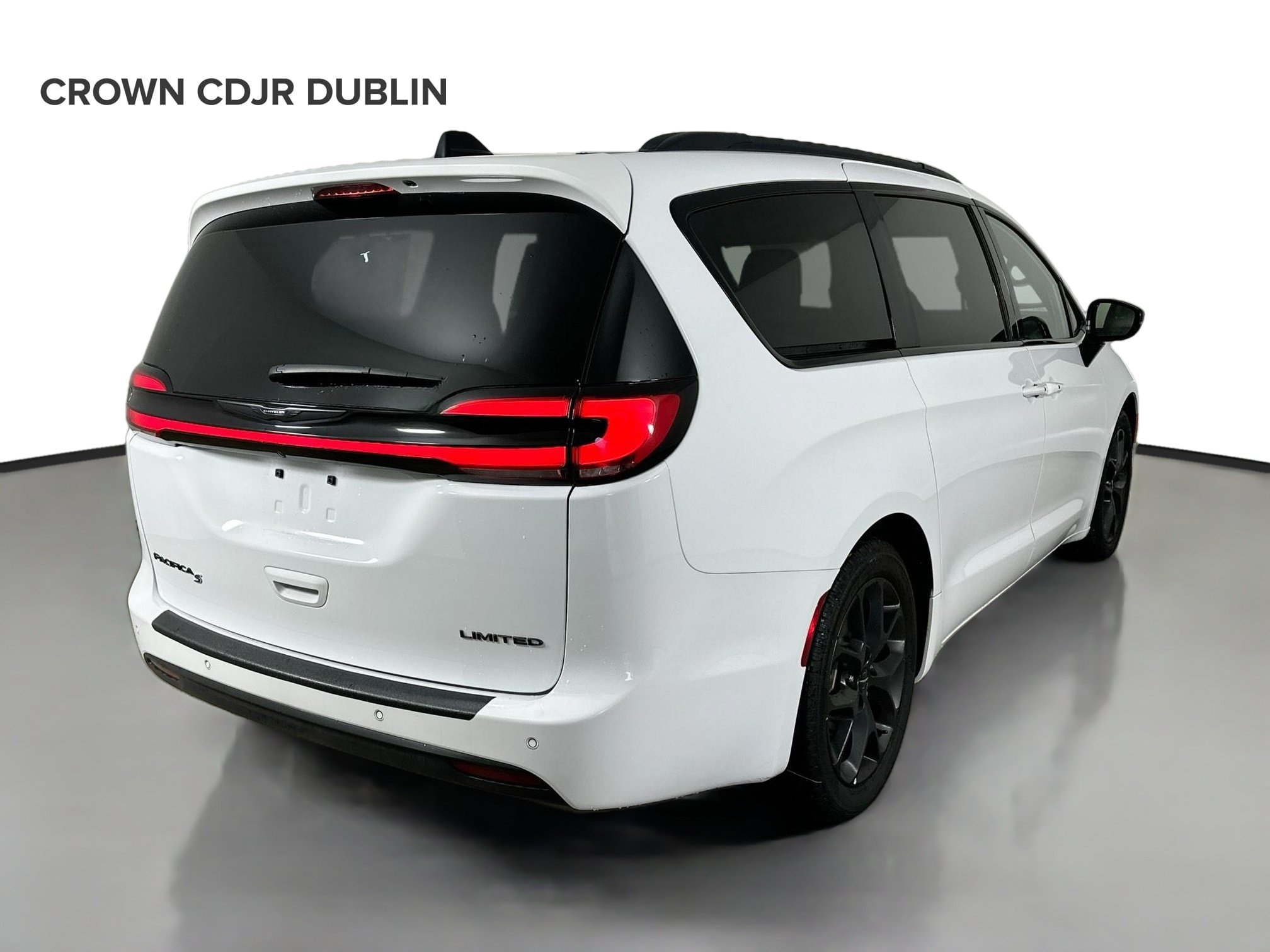 Used 2025 Chrysler Pacifica Limited FWD image 5