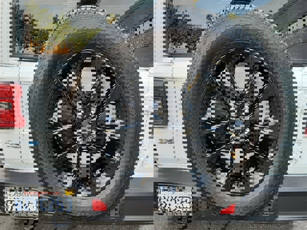 Used 2021 Jeep Wrangler Unlimited Sahara w/ Cold Weather Group image 22