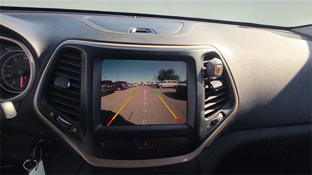 Used 2017 Jeep Cherokee Latitude image 30