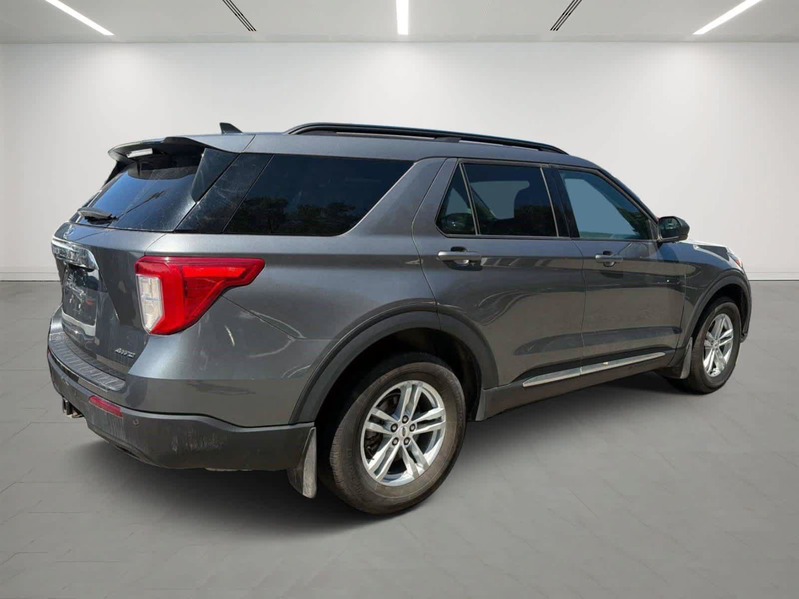 Used 2023 Ford Explorer XLT w/ Class IV Trailer Tow Package AWD/4WD image 3