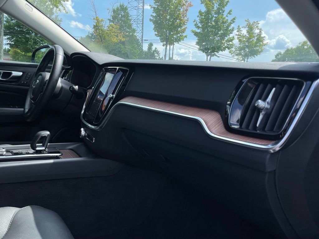 Used 2025 Volvo V60 B5 Cross Country Plus AWD/4WD image 32