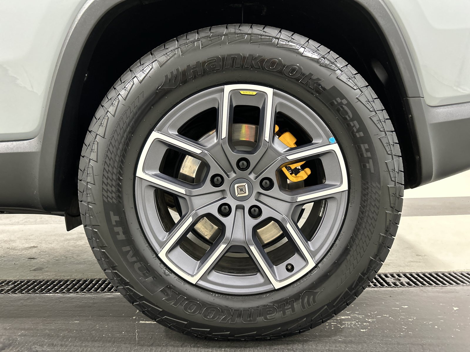 Used 2023 Rivian R1S Adventure Quad AWD/4WD image 10