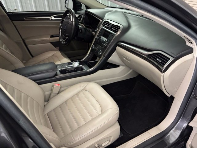 Used 2017 Ford Fusion SE FWD image 27