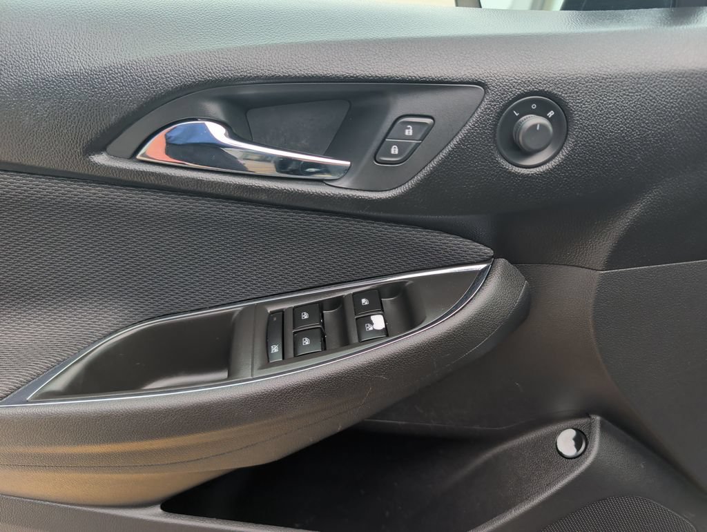 Used 2017 Chevrolet Cruze LS FWD image 10