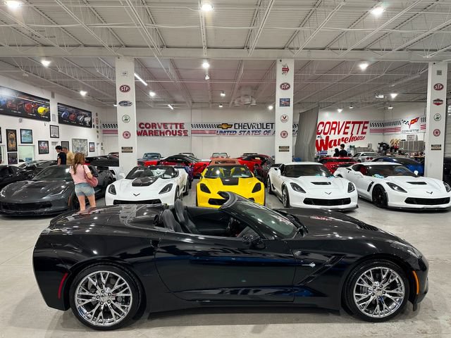 Used 2018 Chevrolet Corvette Stingray Convertible w/ Carbon Flash Badge Package RWD image 3