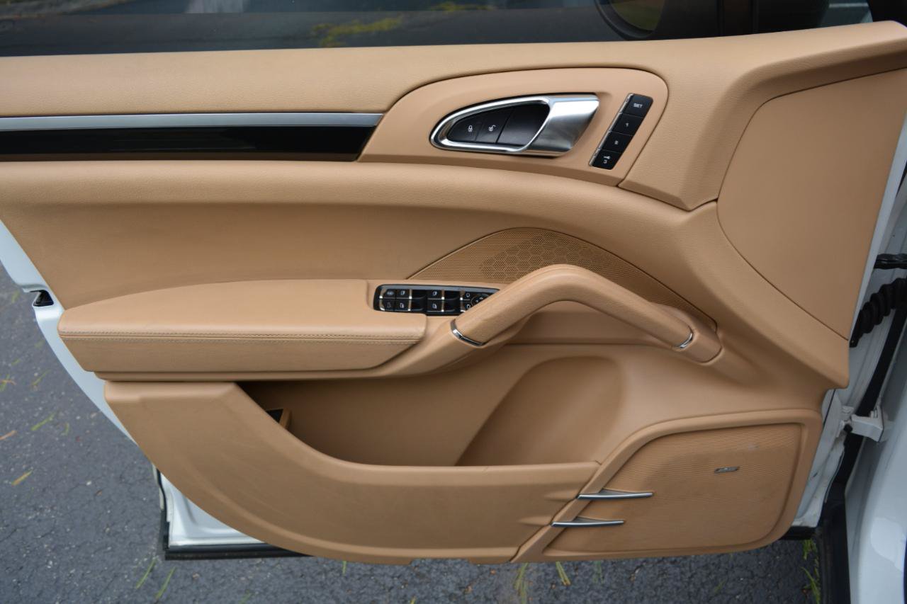 Used 2013 Porsche Cayenne AWD/4WD image 9