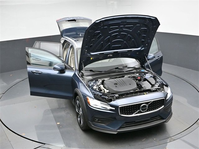 Used 2024 Volvo V60 B5 Cross Country Plus image 49