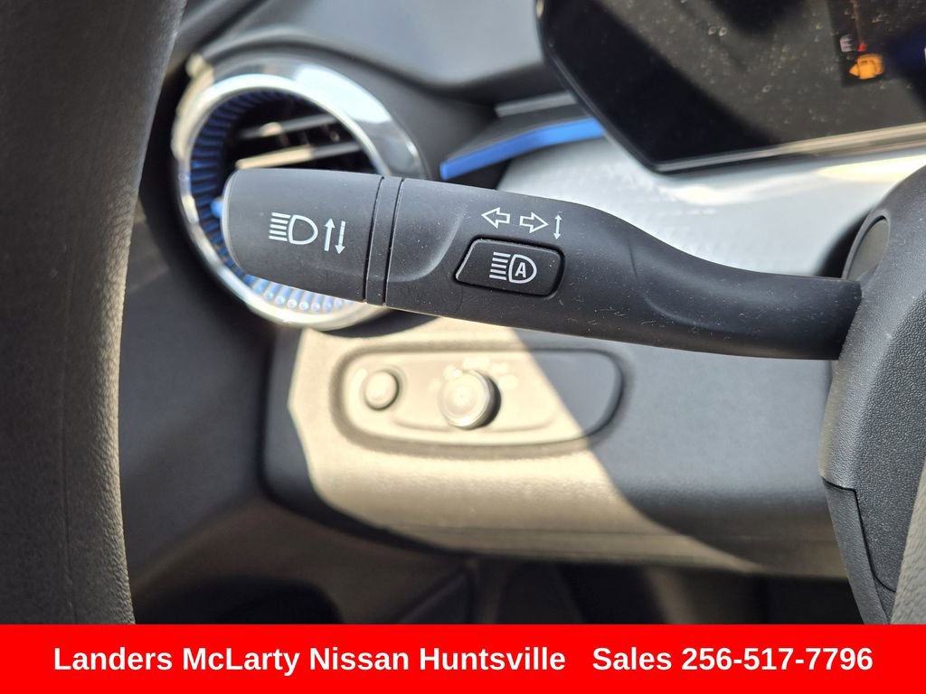 Used 2025 Chevrolet Trax LT FWD image 25