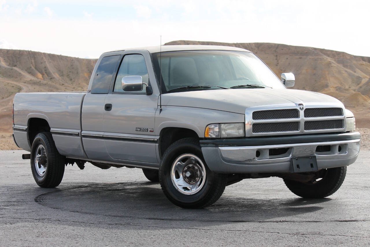 Used 1997 Dodge Ram 2500 Truck 2WD Club Cab image 2