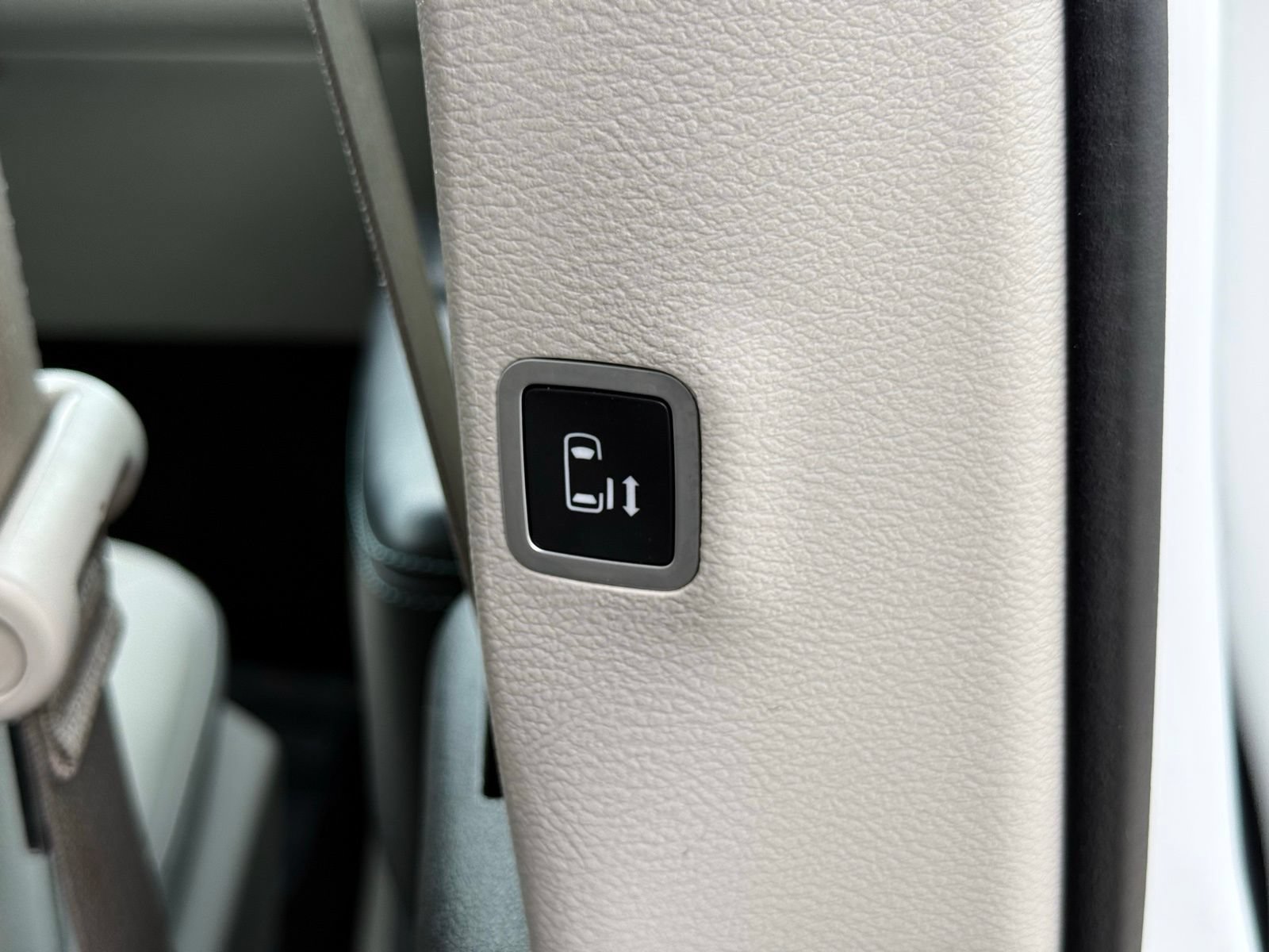 Used 2018 Chrysler Pacifica Touring Plus FWD image 23