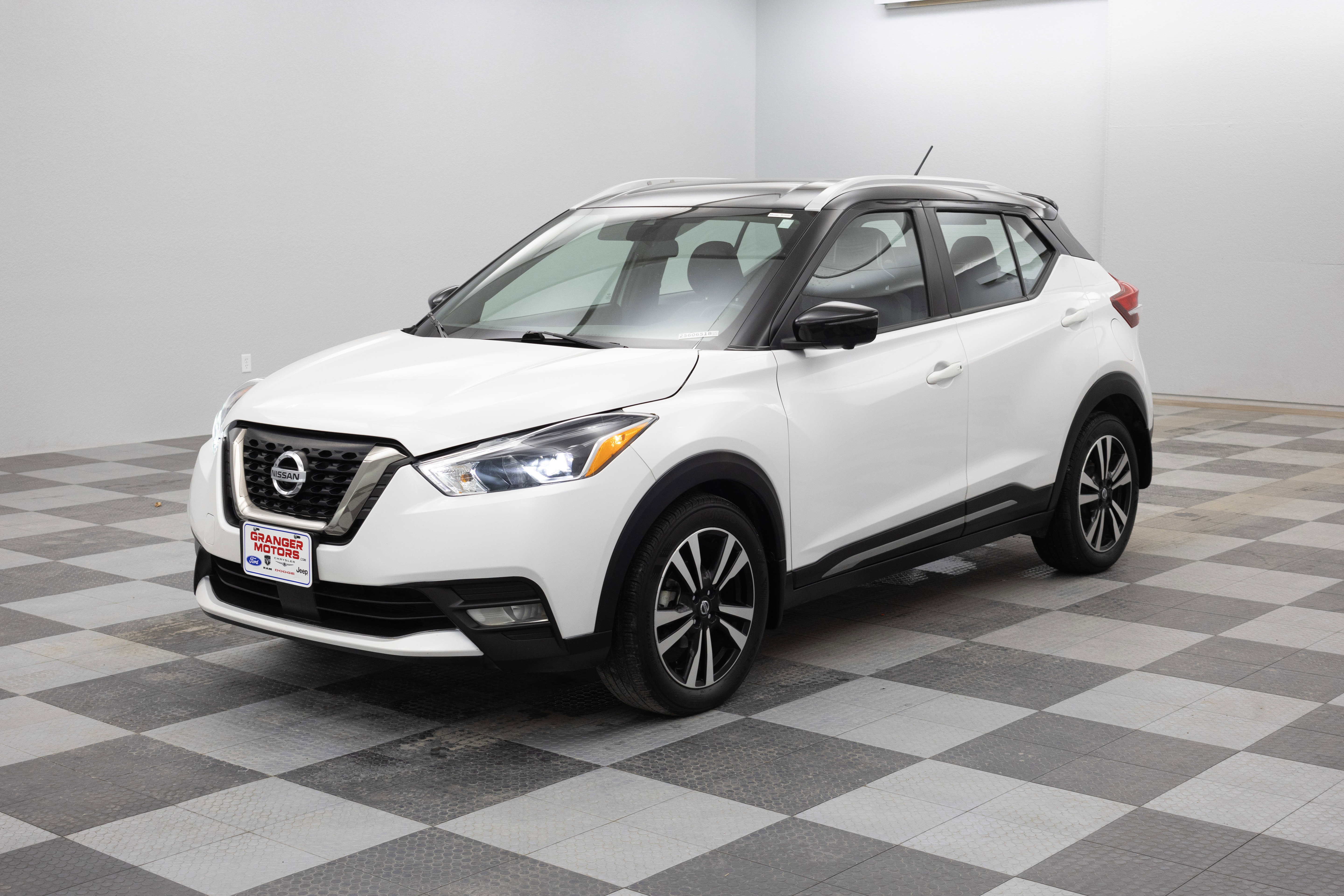 Used 2020 Nissan Kicks SR w/ SR Premium Package image 4