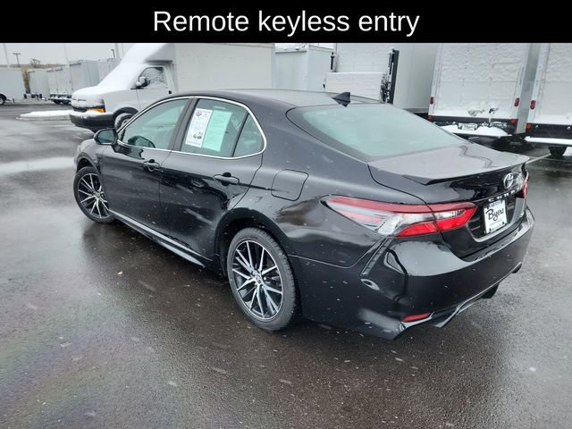 Used 2023 Toyota Camry SE image 5