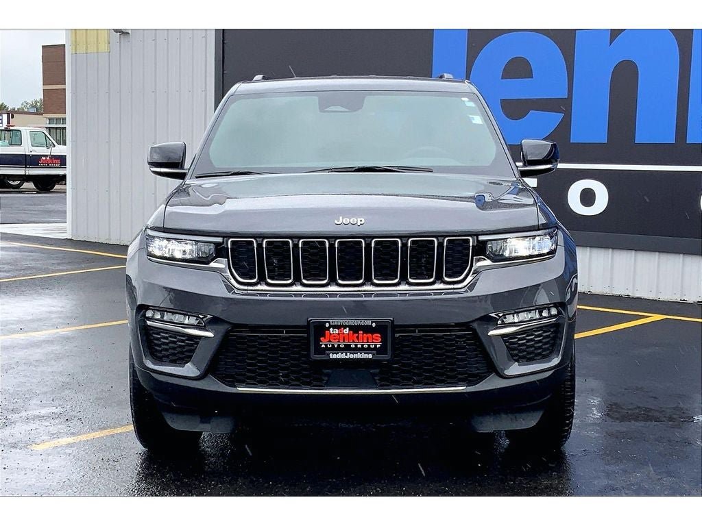 Used 2025 Jeep Grand Cherokee Limited w/ Trailer Tow Package AWD/4WD image 3