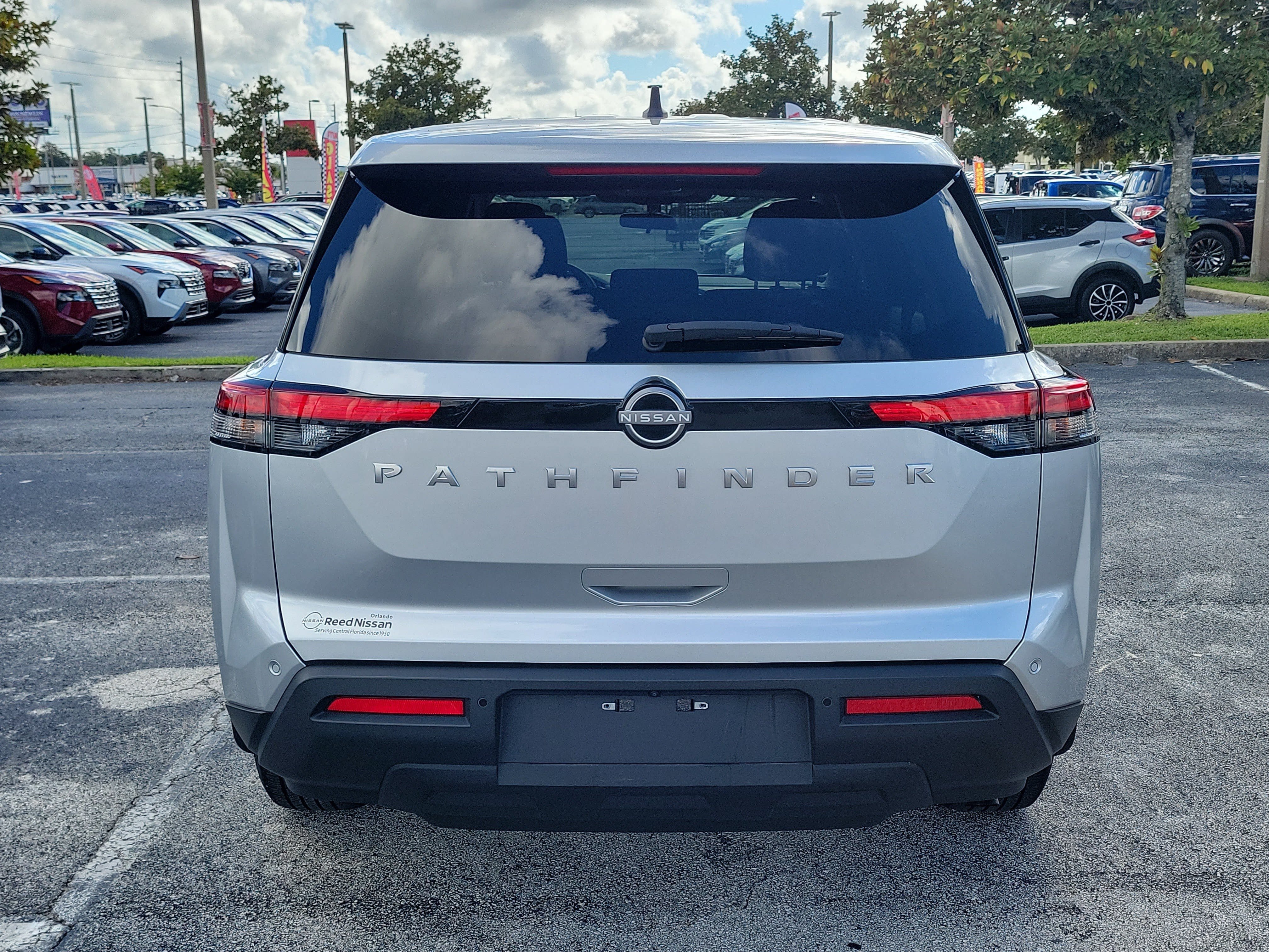 Certified 2025 Nissan Pathfinder S FWD image 5