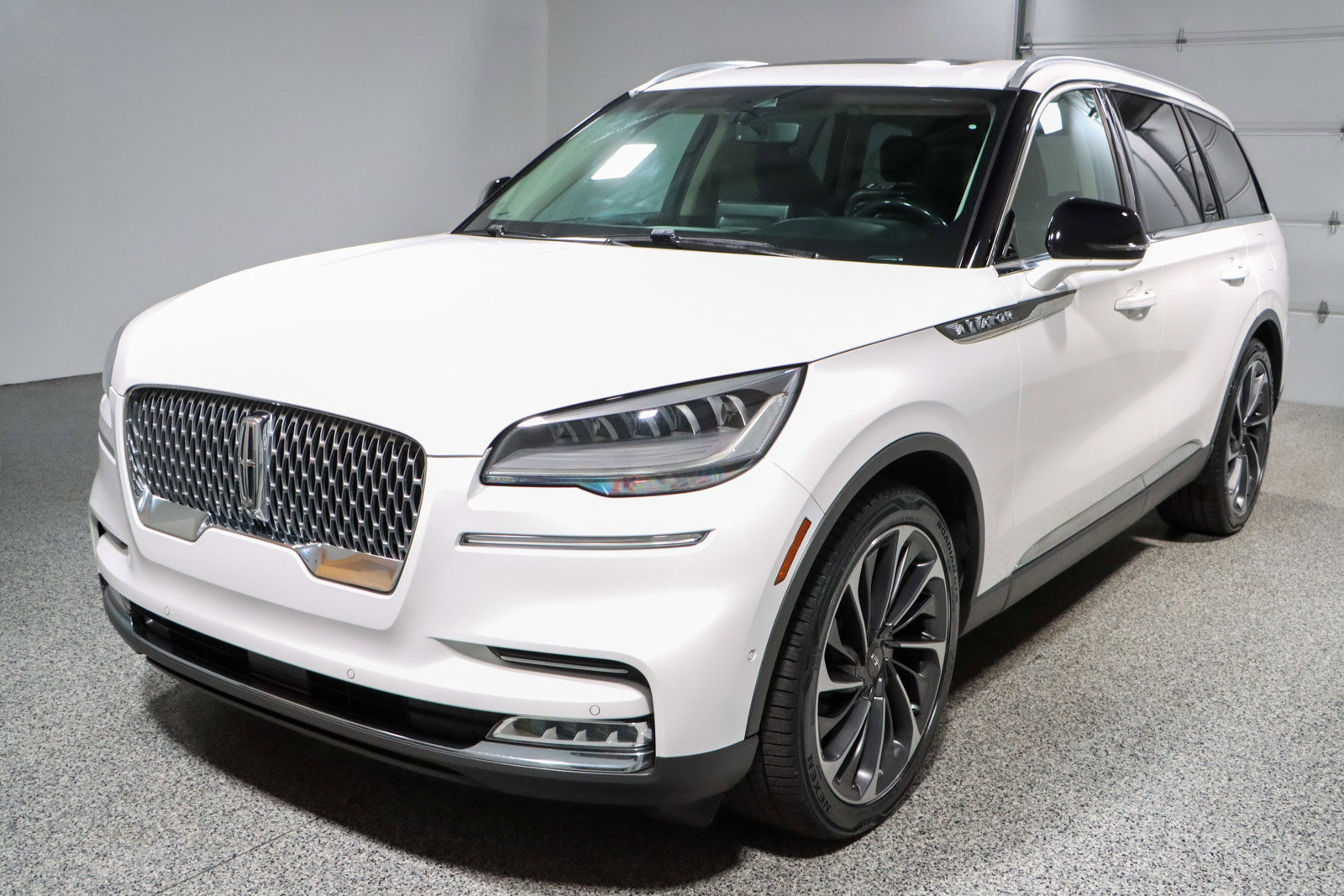 Used 2021 Lincoln Aviator Reserve w/ Equipment Group 201A image 34