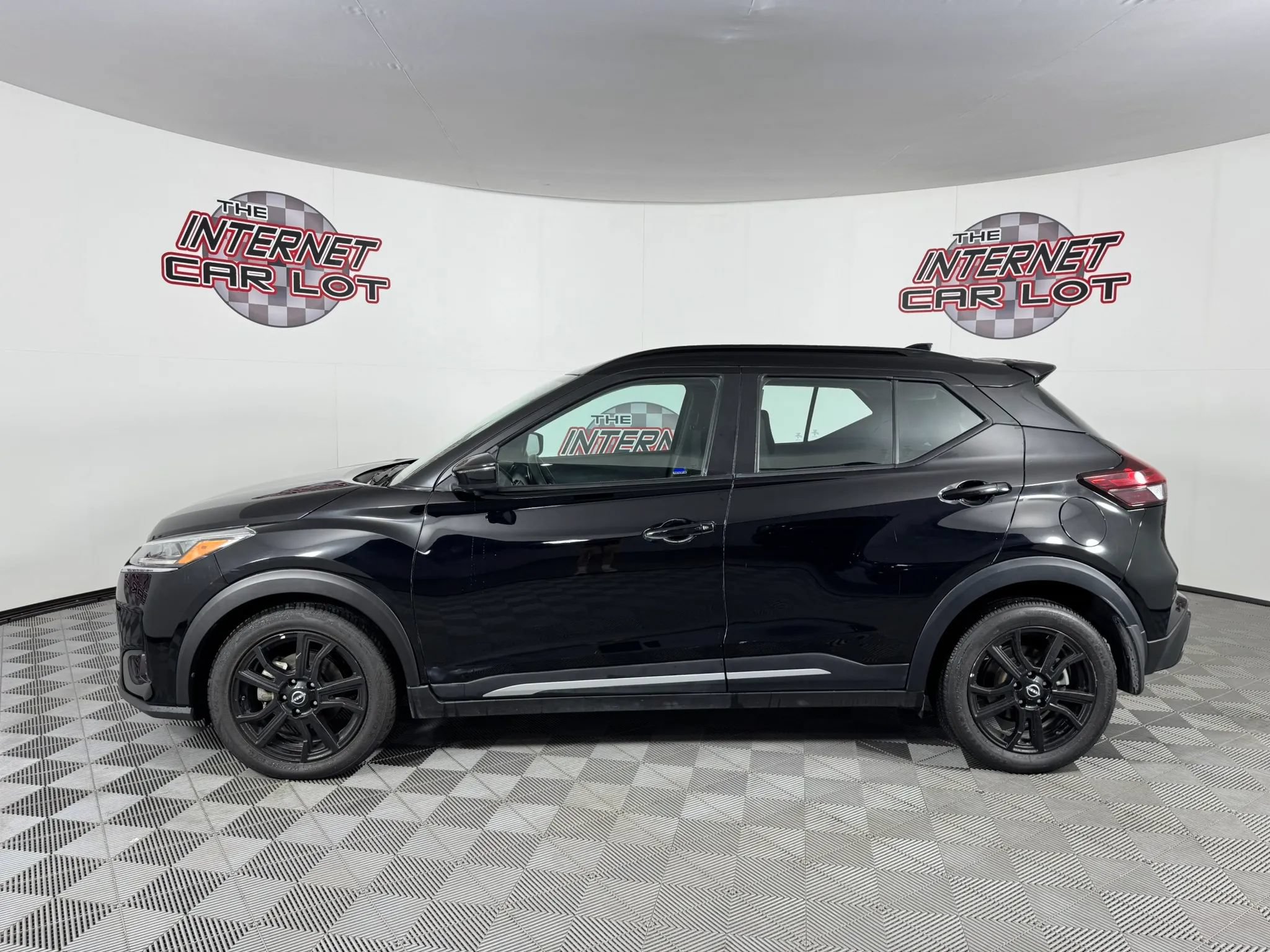 Used 2024 Nissan Kicks SR FWD image 4