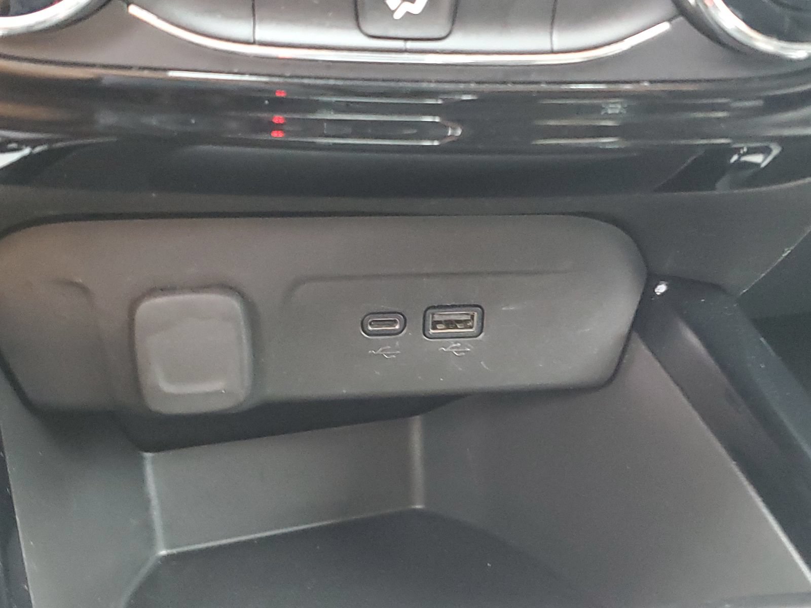 Used 2024 Chevrolet Trax LT FWD image 29