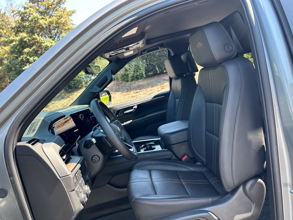 Used 2025 Chevrolet Tahoe High Country AWD/4WD image 44