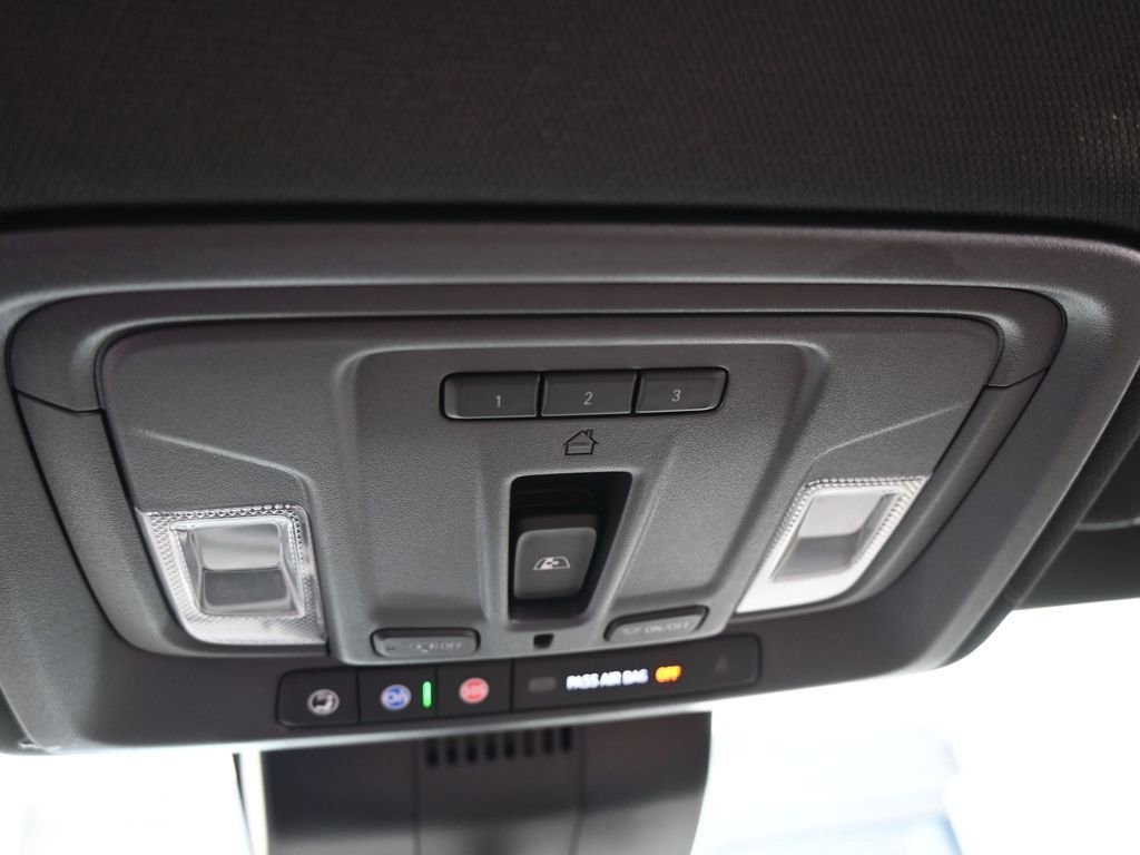 Used 2023 Chevrolet Silverado 1500 High Country w/ Technology Package image 37