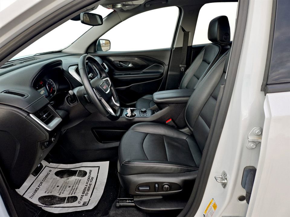Used 2024 GMC Terrain SLT image 30