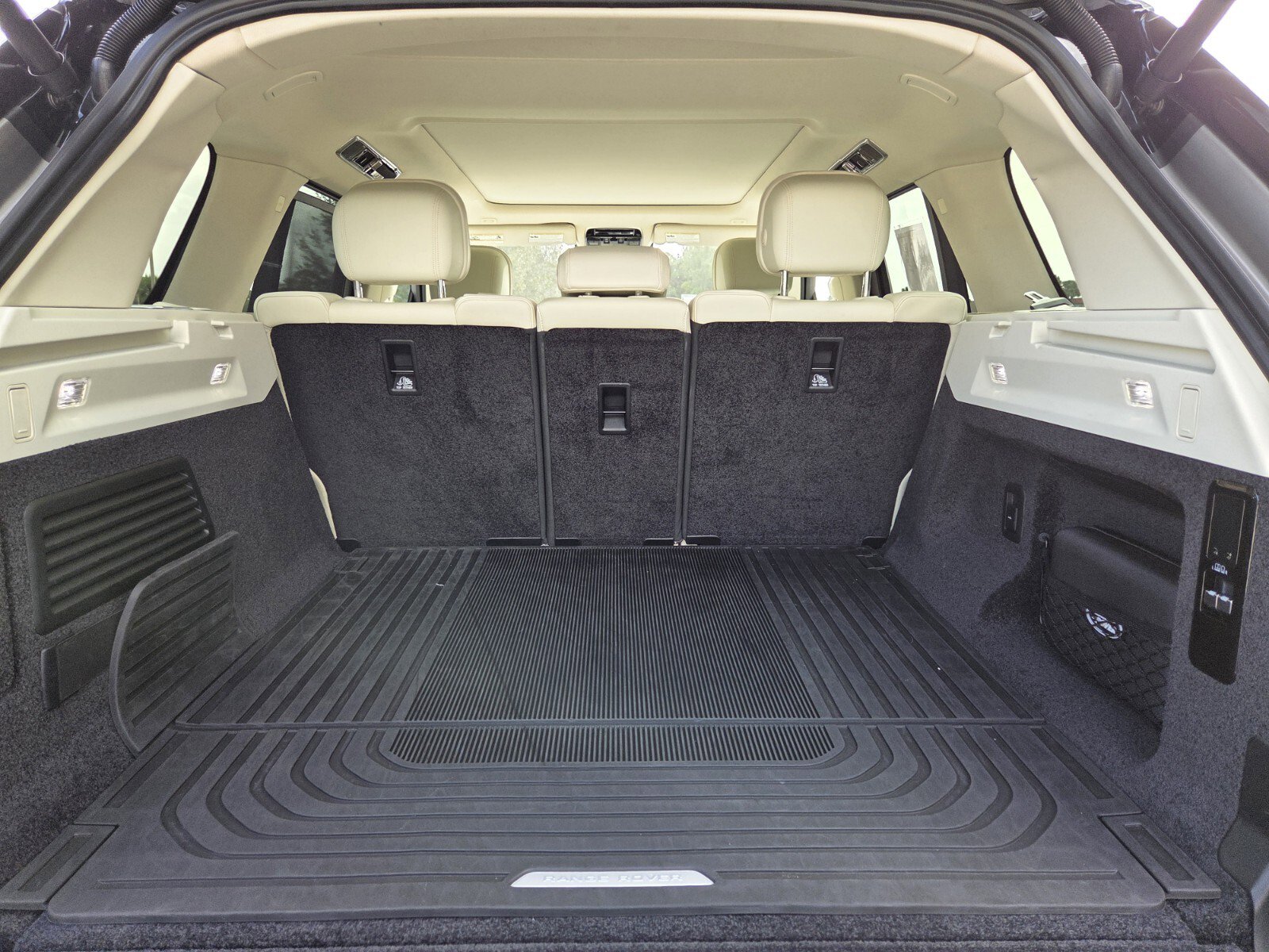 Certified 2023 Land Rover Range Rover SE image 10