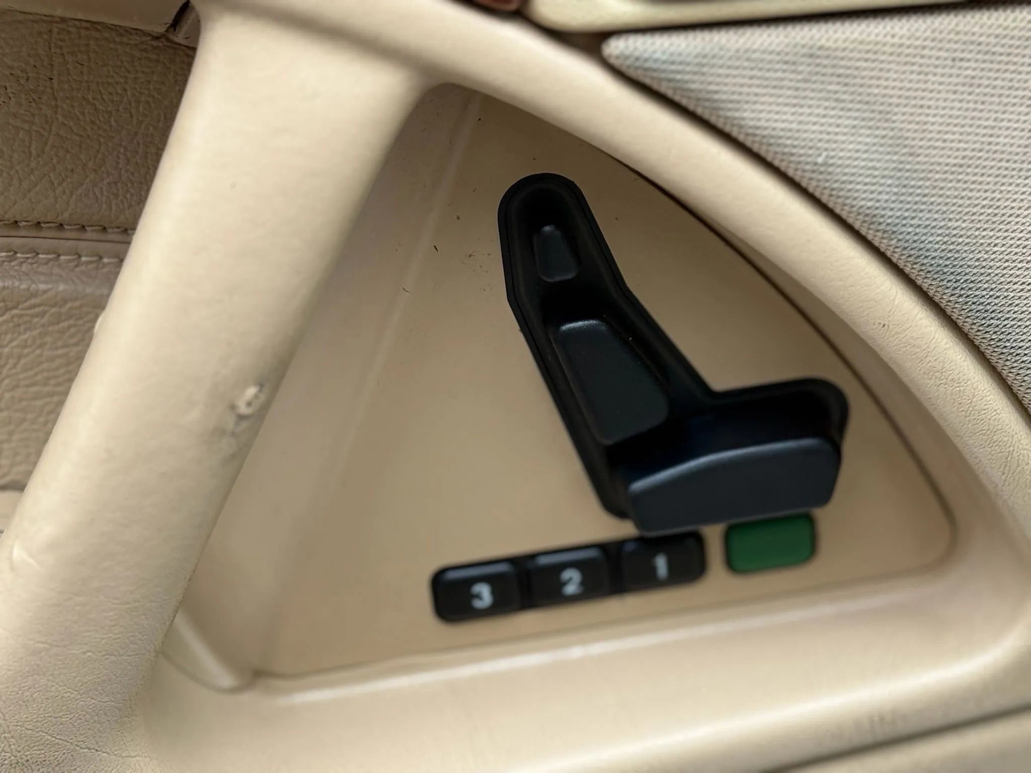 Used 2001 Mercedes-Benz SL 500 image 16