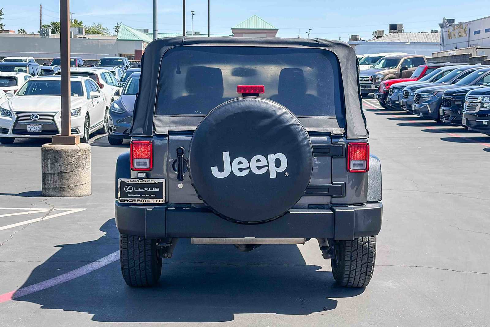 Used 2018 Jeep Wrangler Sport image 3