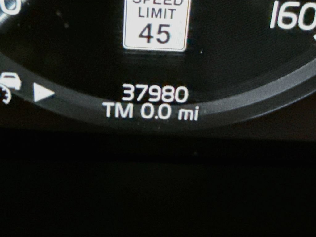 Used 2019 Volvo XC60 T5 Inscription w/ Protection Package AWD/4WD image 4