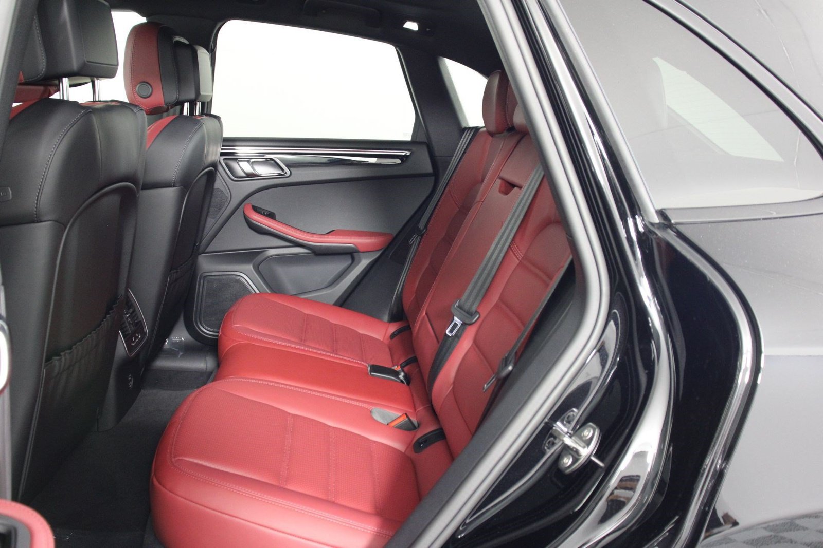 New 2026 Porsche Macan Turbo AWD/4WD image 18