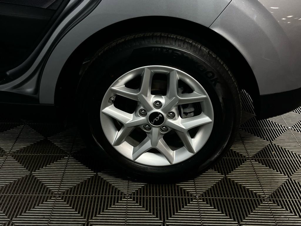 Used 2025 Kia Soul LX image 12