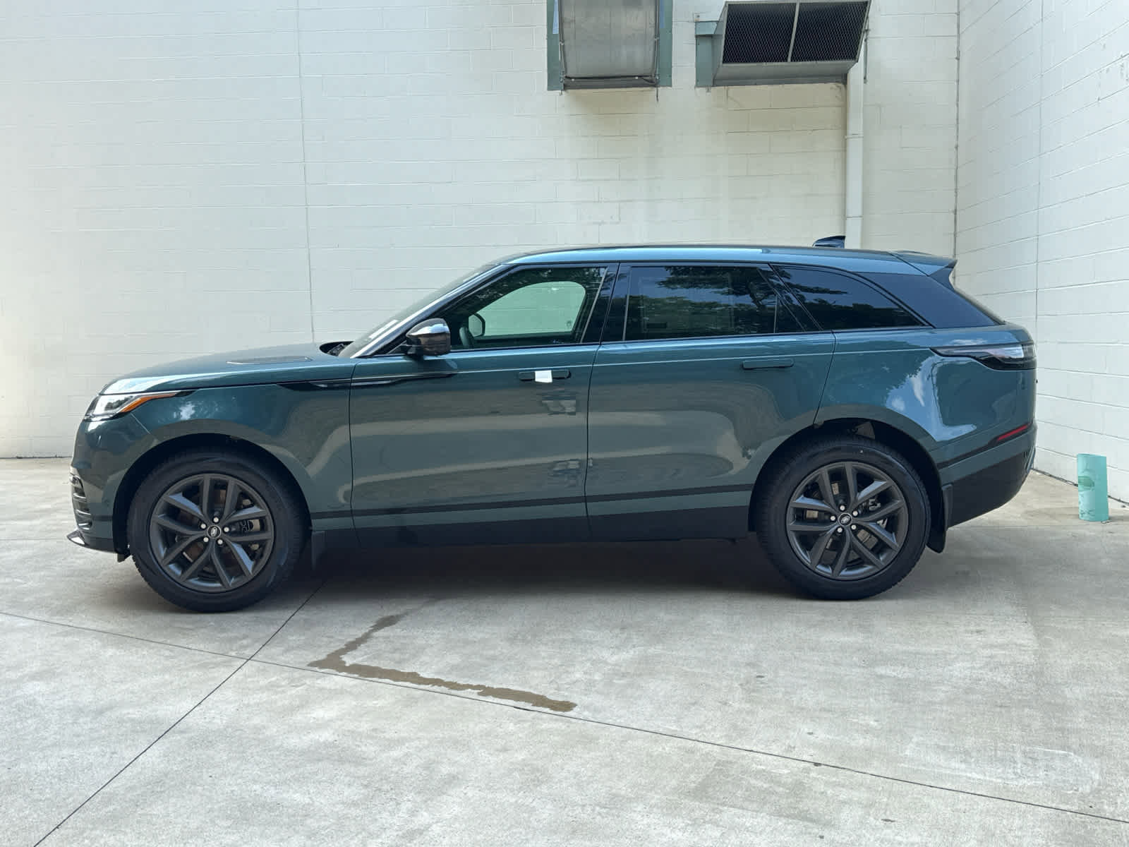 New 2026 Land Rover Range Rover Velar Dynamic SE image 5