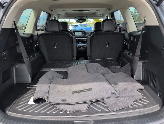 Used 2025 Kia Telluride EX w/ EX Captain's Chair Package image 5