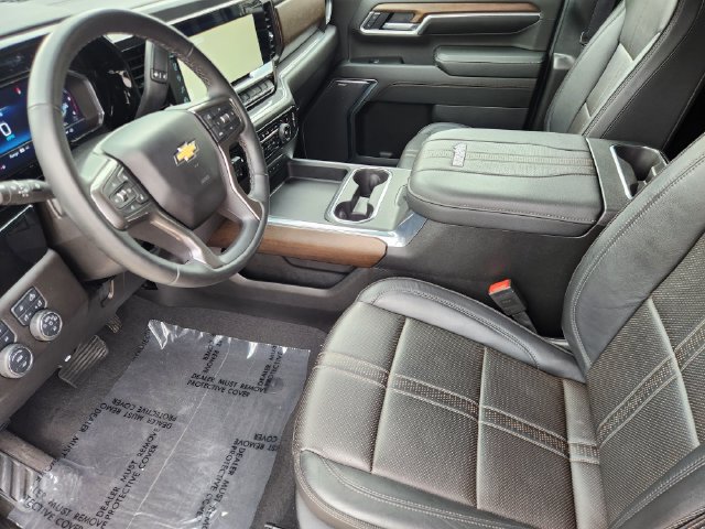 Used 2025 Chevrolet Silverado 2500 High Country w/ Technology Package AWD/4WD image 4